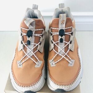 On Running Cloud Away Almond/Glacier 8.5